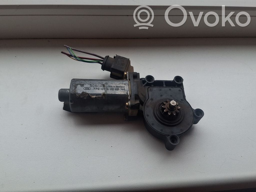 Volvo V70 Silnik regulatora szyby drzwi przednich 