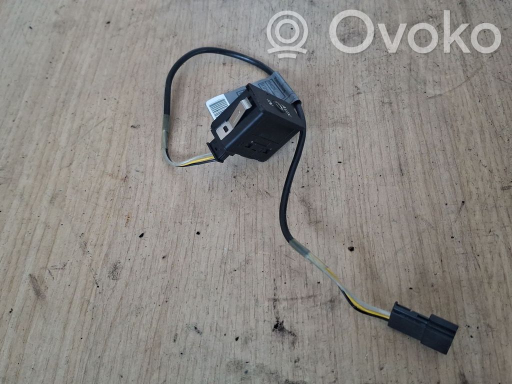 BMW 3 E90 E91 Разъем AUX 