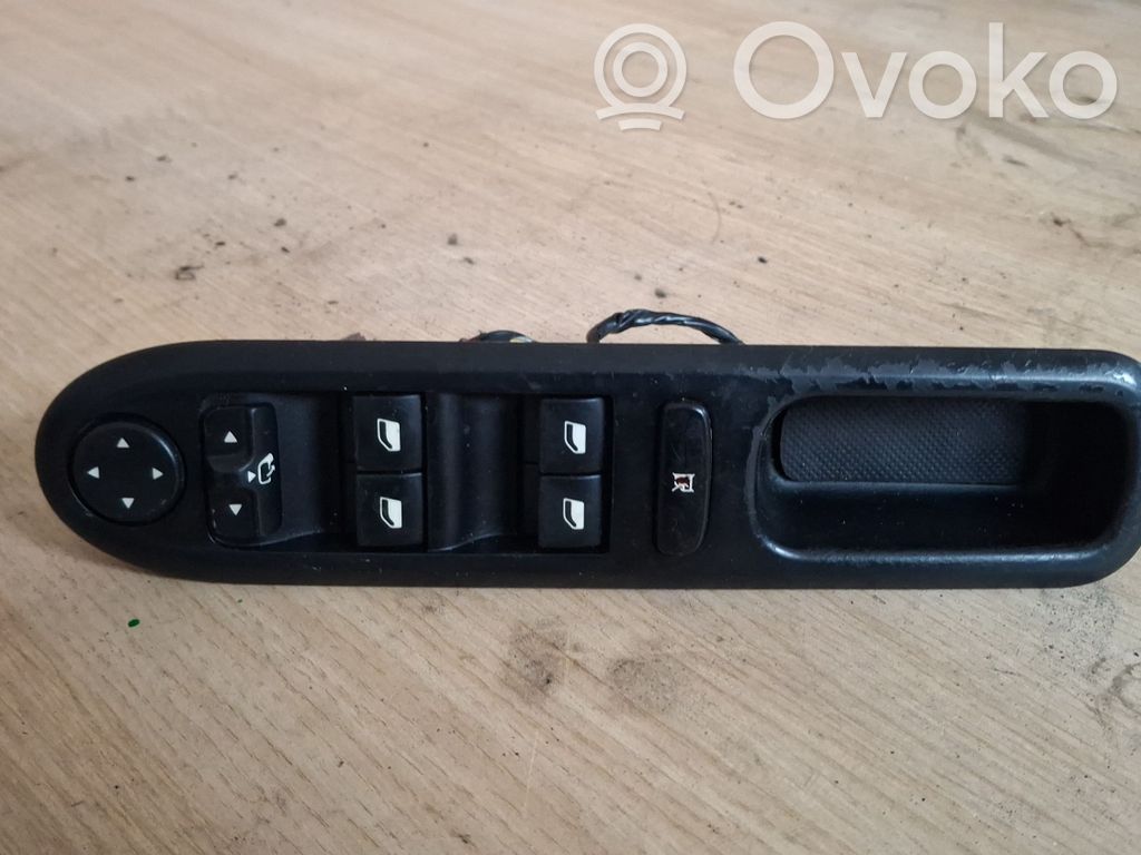 Peugeot 407 Electric window control switch 