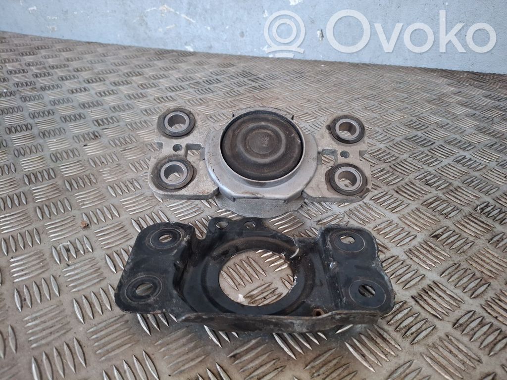 Volvo S60 Engine mount bracket 