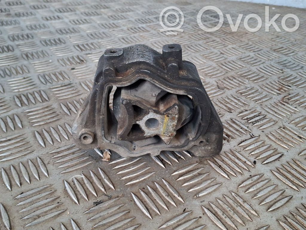 Volvo S60 Engine mount bracket 