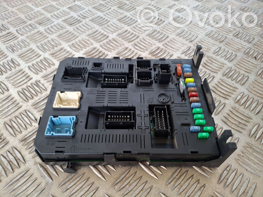 Peugeot 307 Fuse module 