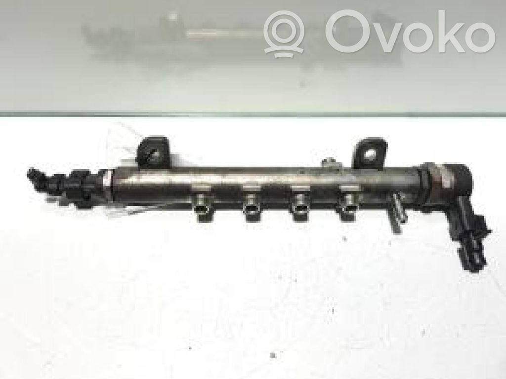 Opel Astra H Tuyau de conduite principale de carburant 