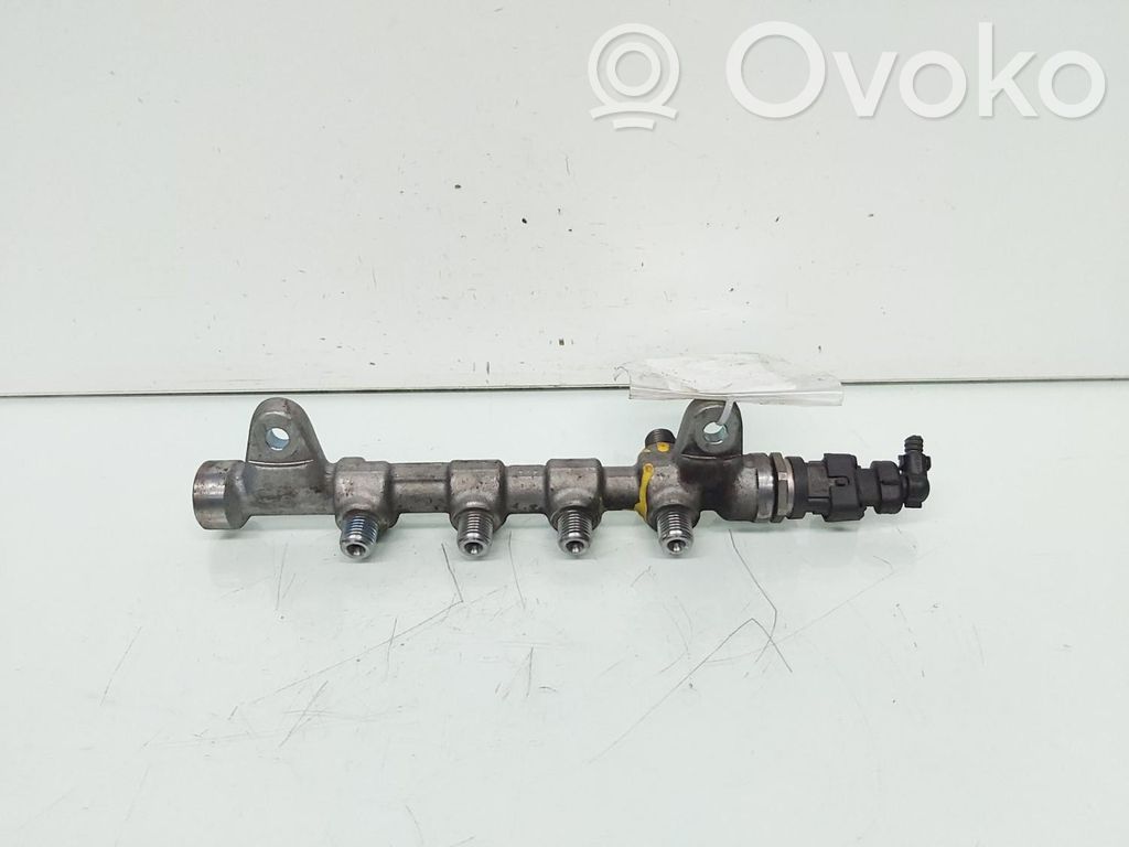 Opel Astra J Tuyau de conduite principale de carburant 