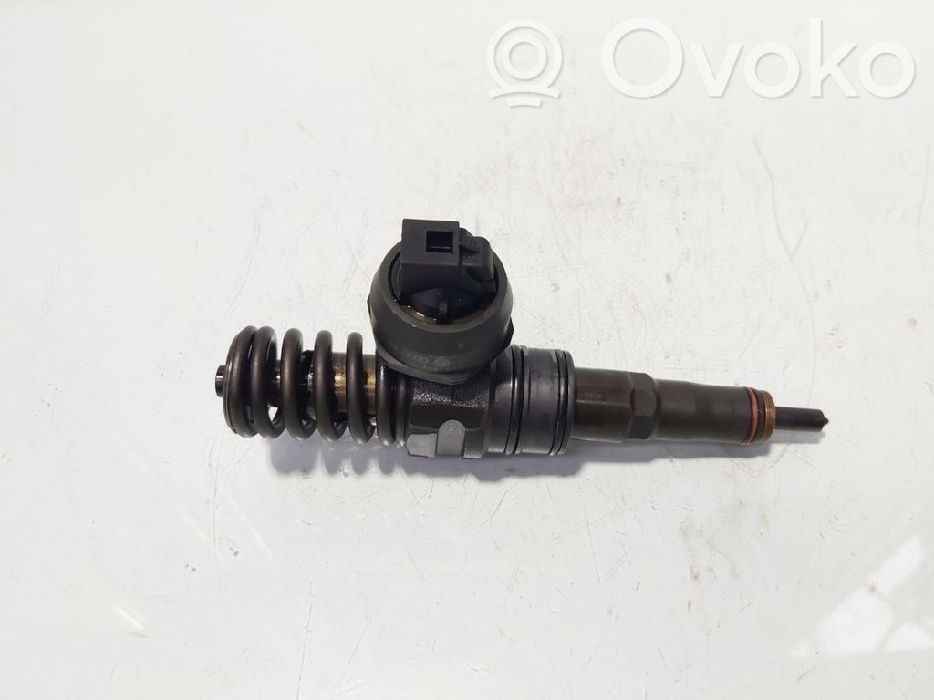 Volkswagen Golf V Injecteur de carburant 