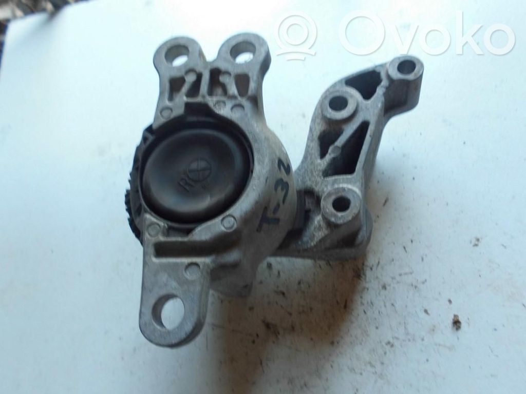 Nissan X-Trail T32 Engine mount bracket 