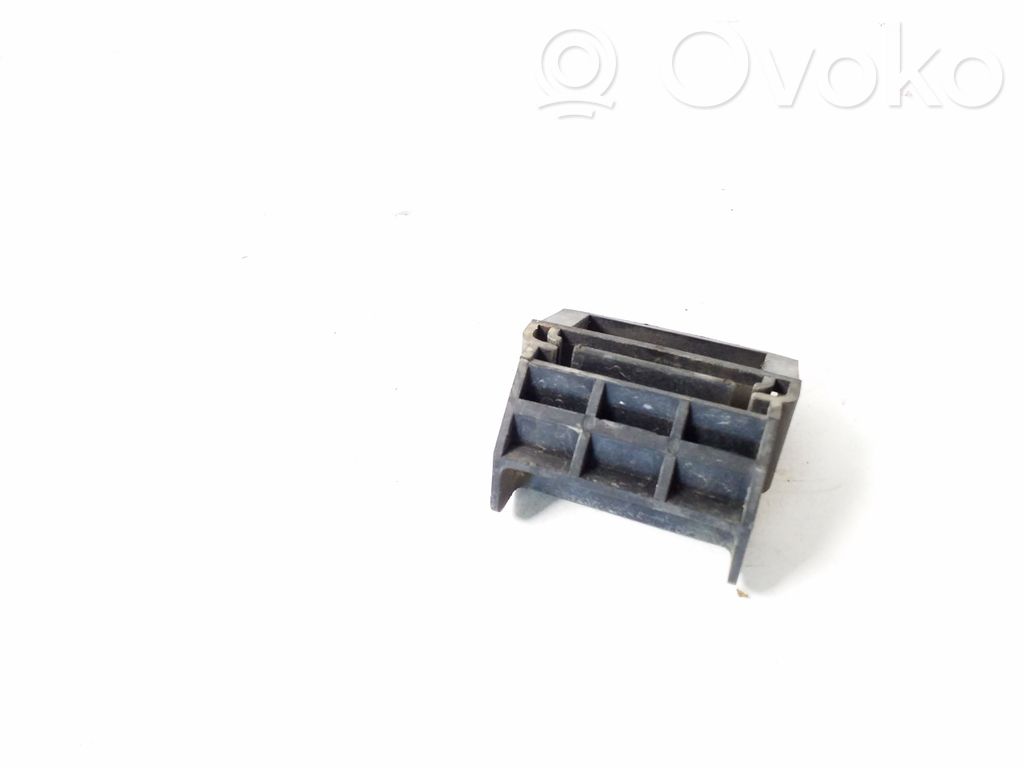 Land Rover Range Rover L322 Radiator mount bracket 