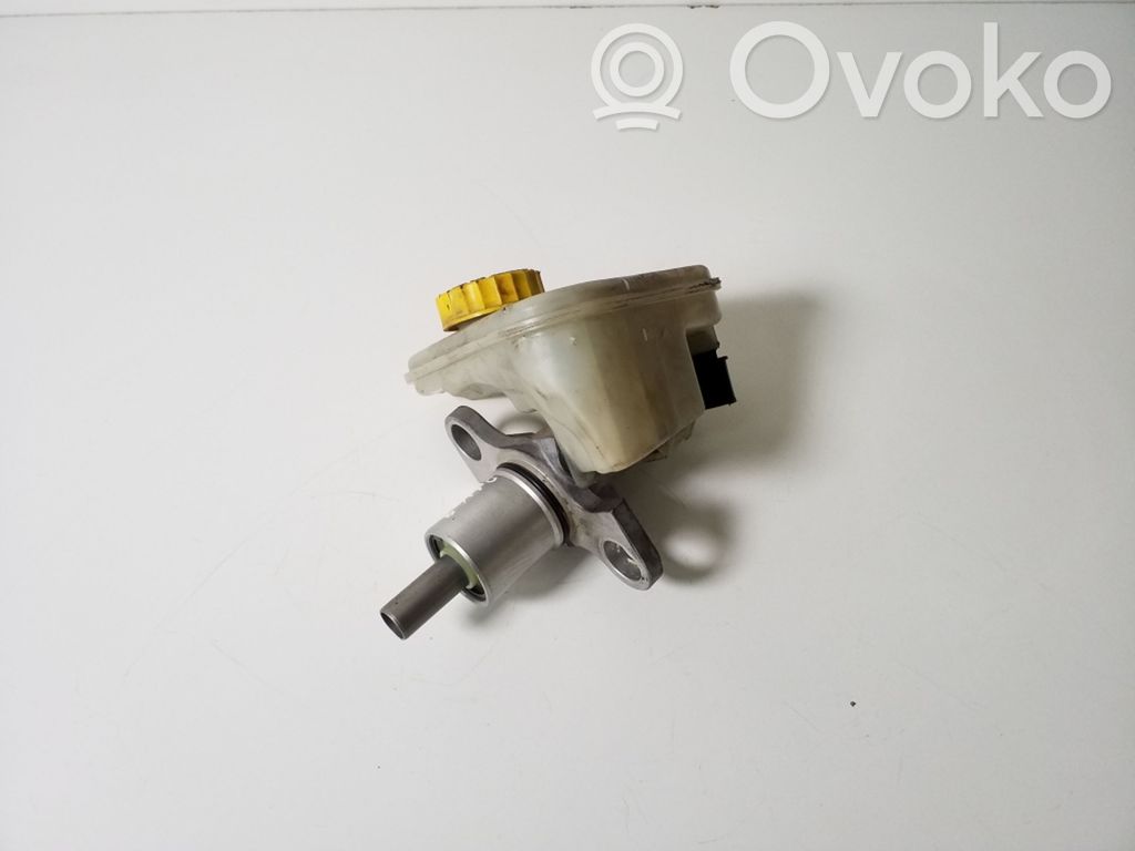 Audi A8 S8 D3 4E Brake fluid reservoir 