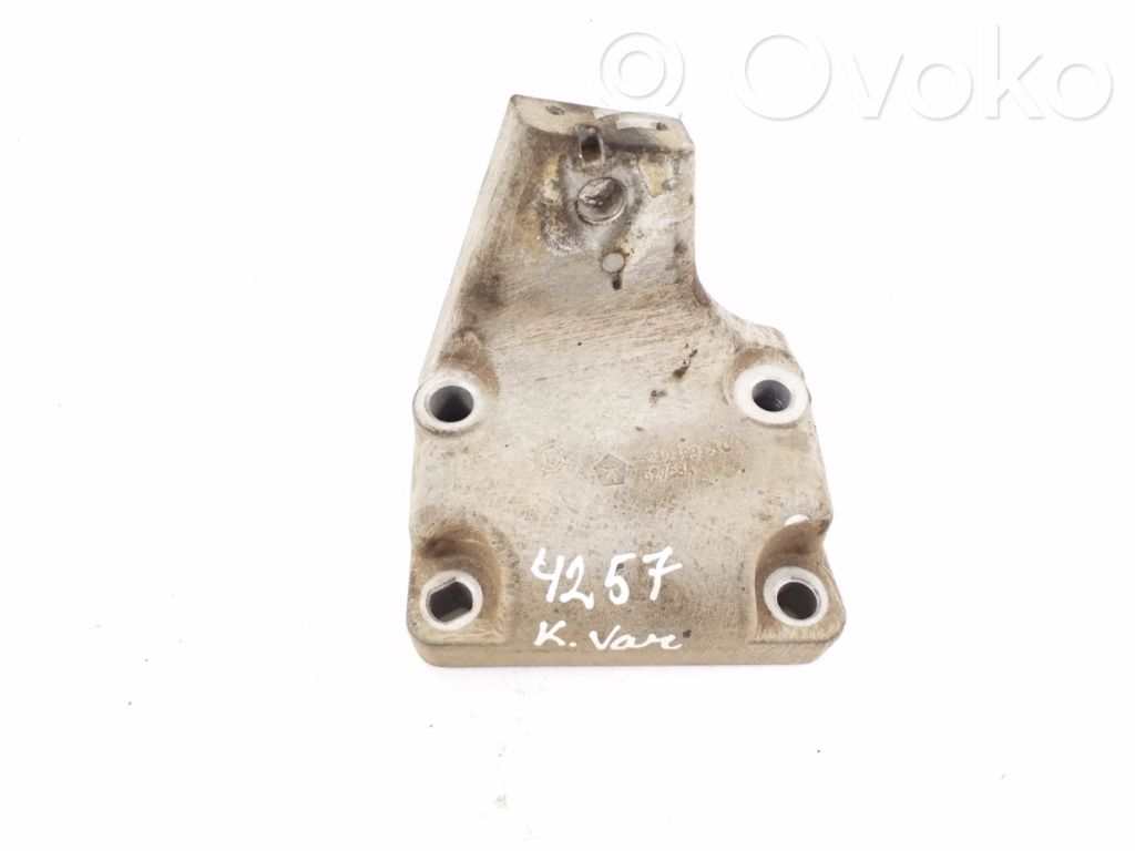 Jeep Grand Cherokee Engine mounting bracket 