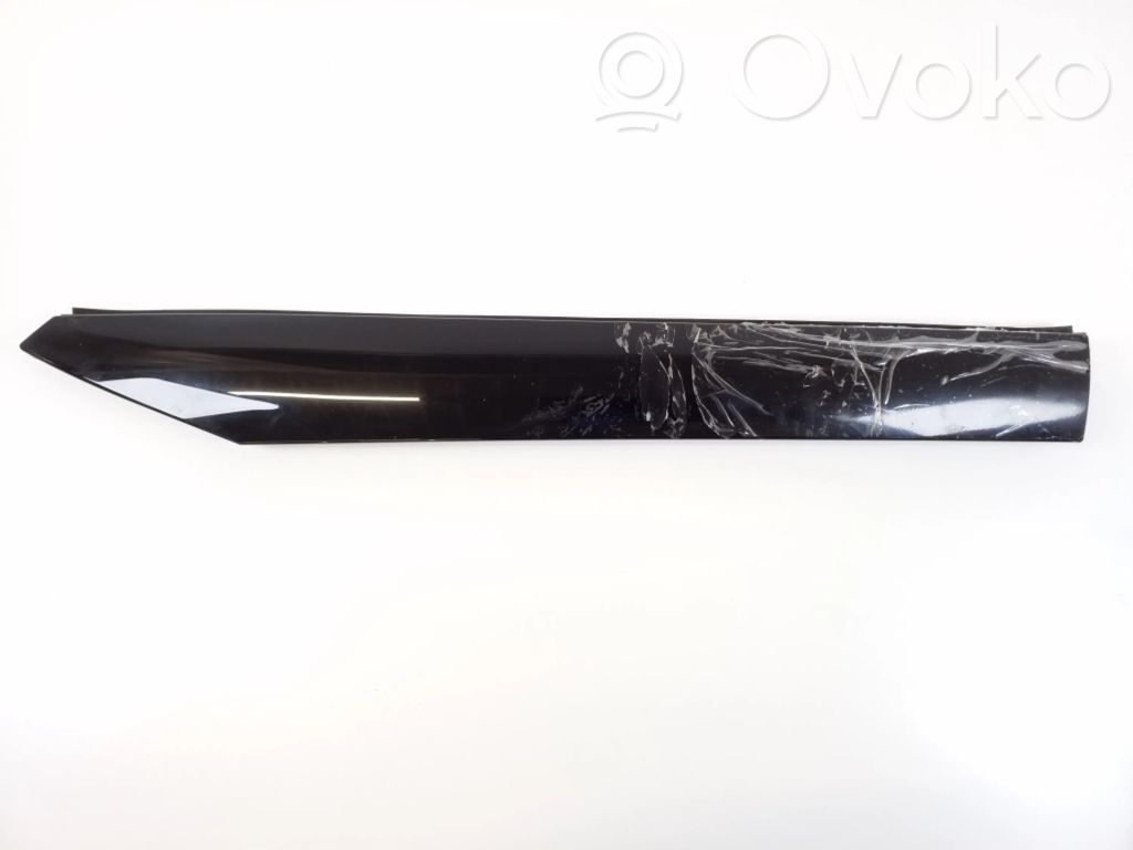 Windshield trim   7197819