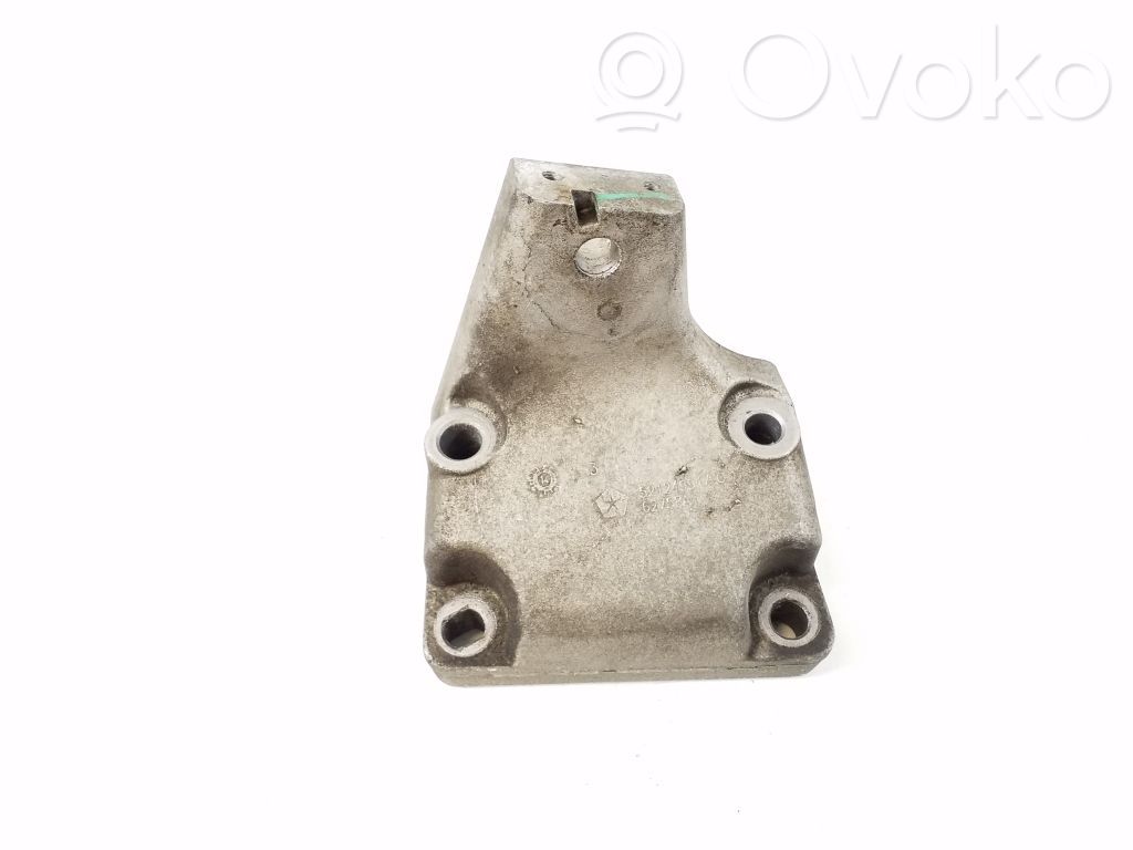 Jeep Grand Cherokee Engine mounting bracket 