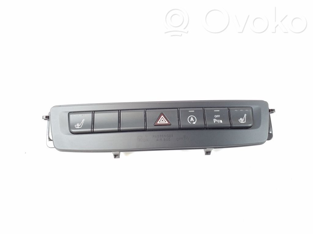 Infiniti Q30 Botón interruptor de luz de peligro 
