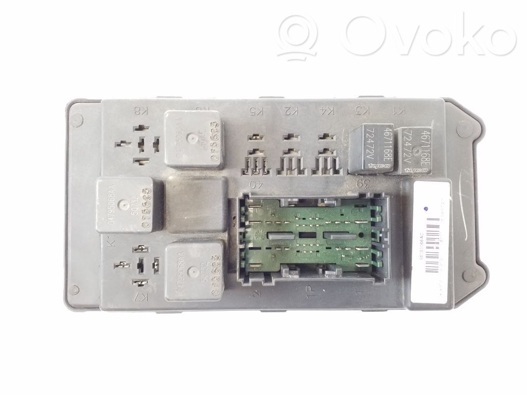 Jeep Commander Fuse module 