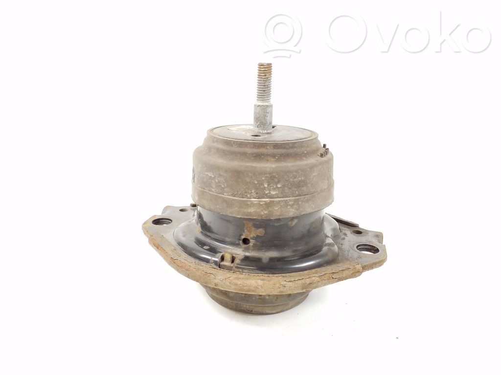 Jeep Grand Cherokee Engine mount bracket 