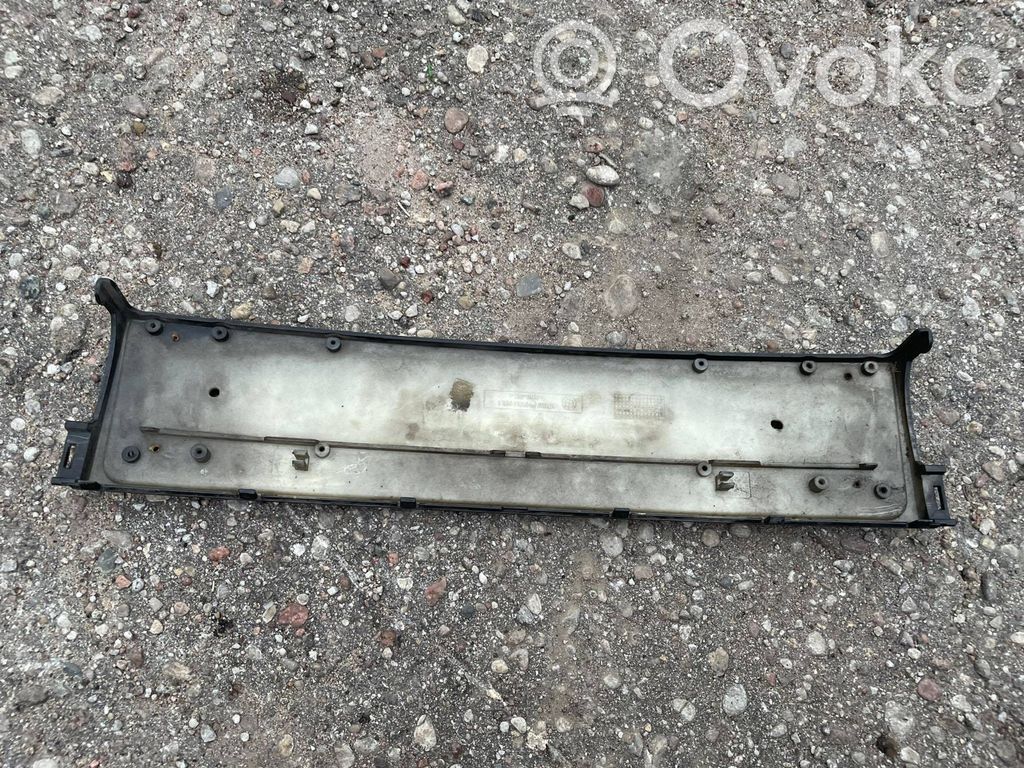 BMW 5 E39 Modanatura separatore del paraurti anteriore 