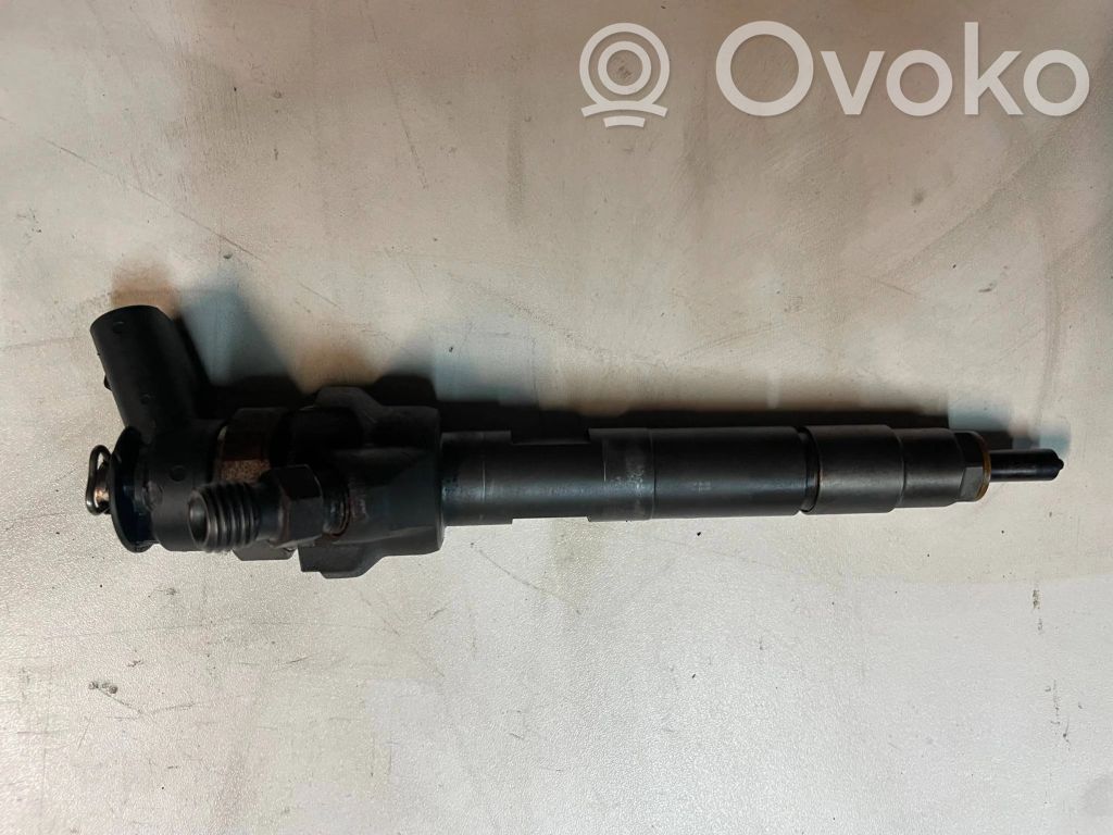 Fuel injector   7798446