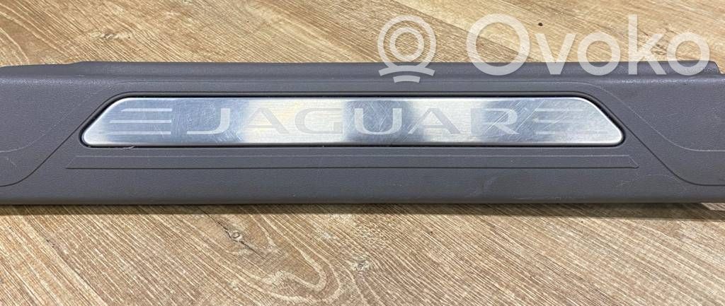 Jaguar XE Cache latérale de marche-pieds 
