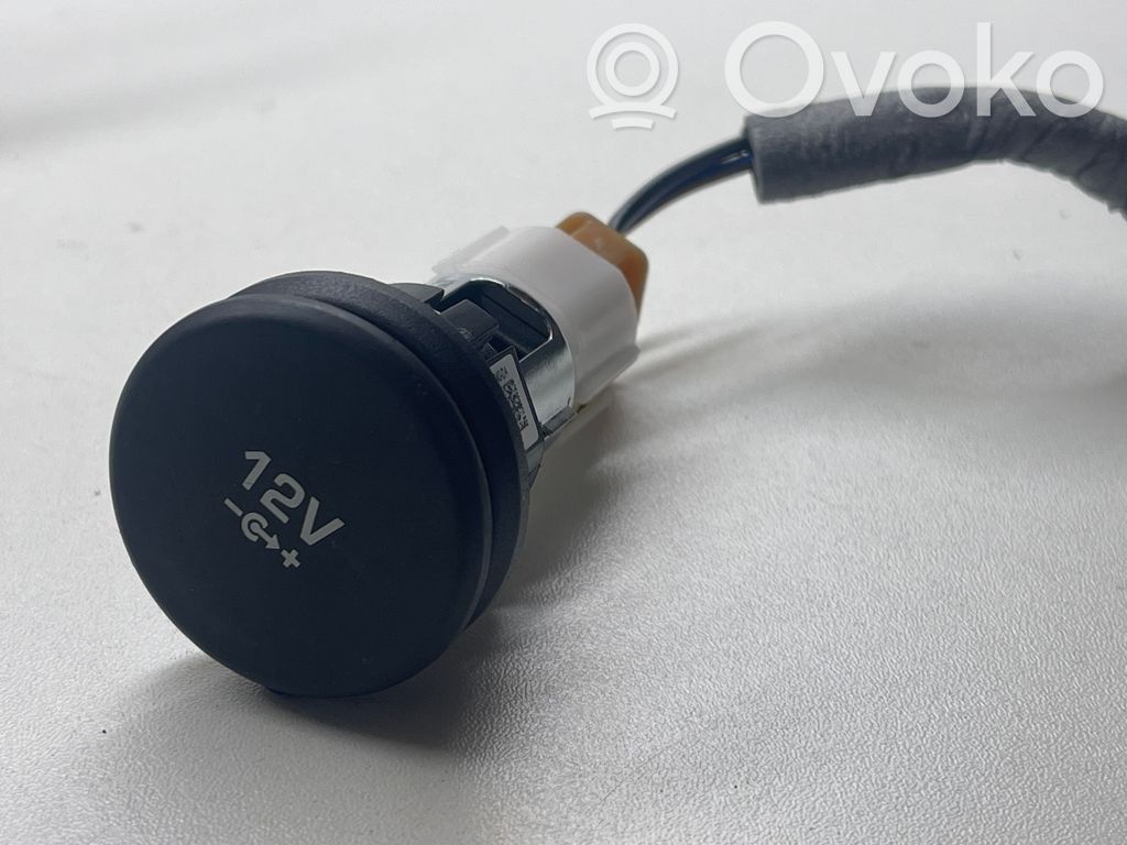 12 V ligzda (priekšā)   JX6315K040DA