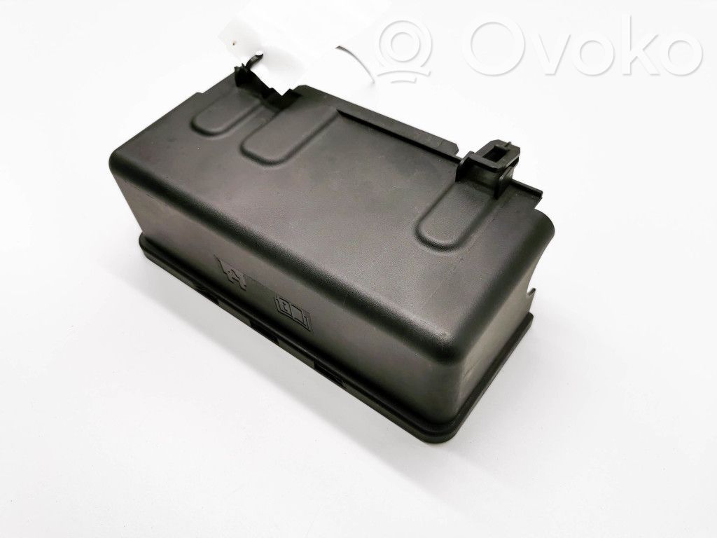 Volvo V40 Tapa de caja de fusibles 