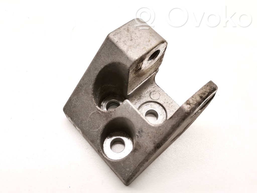 Volvo V40 Engine mounting bracket 