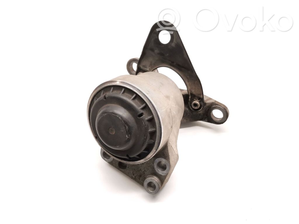 Volvo V70 Engine mount bracket 