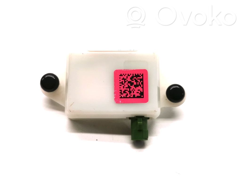 Tesla Model 3 Aerial antenna amplifier 