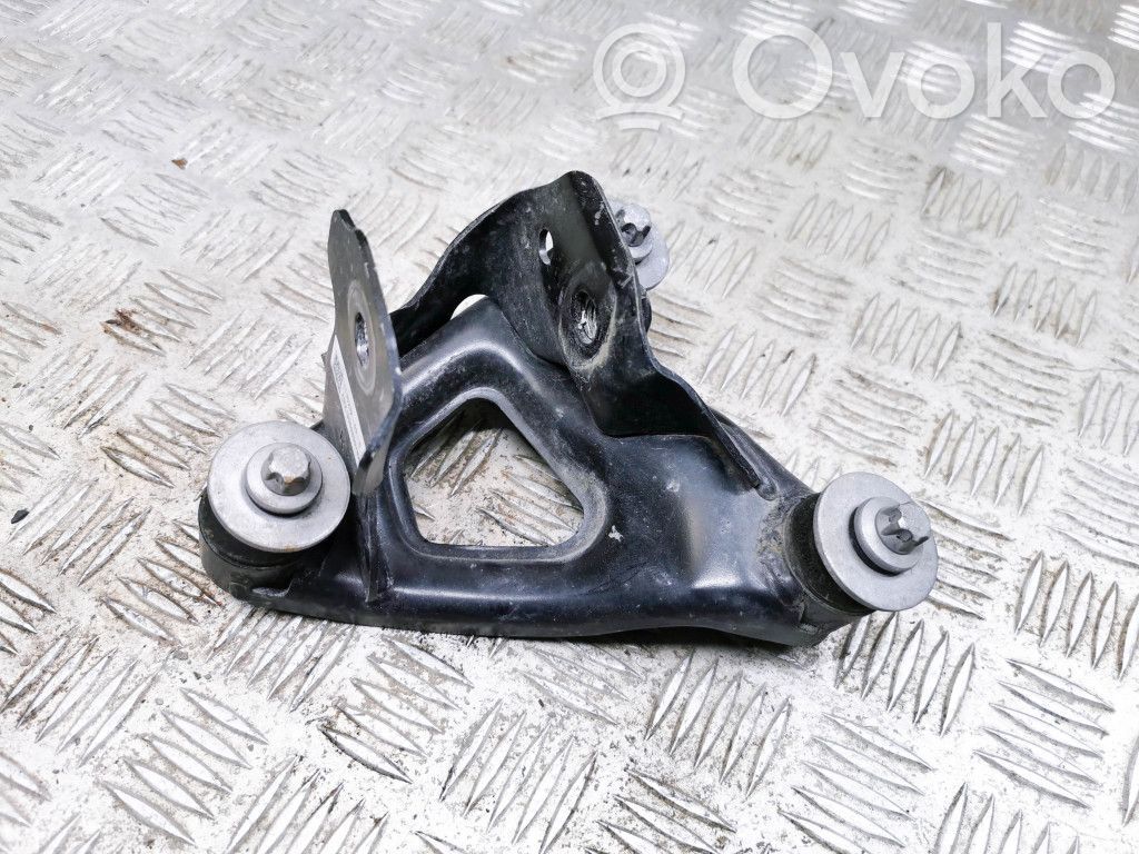 Tesla Model 3 Engine mounting bracket 