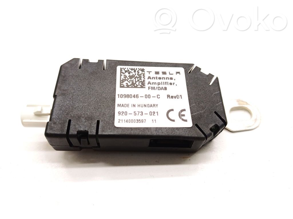 Tesla Model 3 Antenas pastiprinātājs 