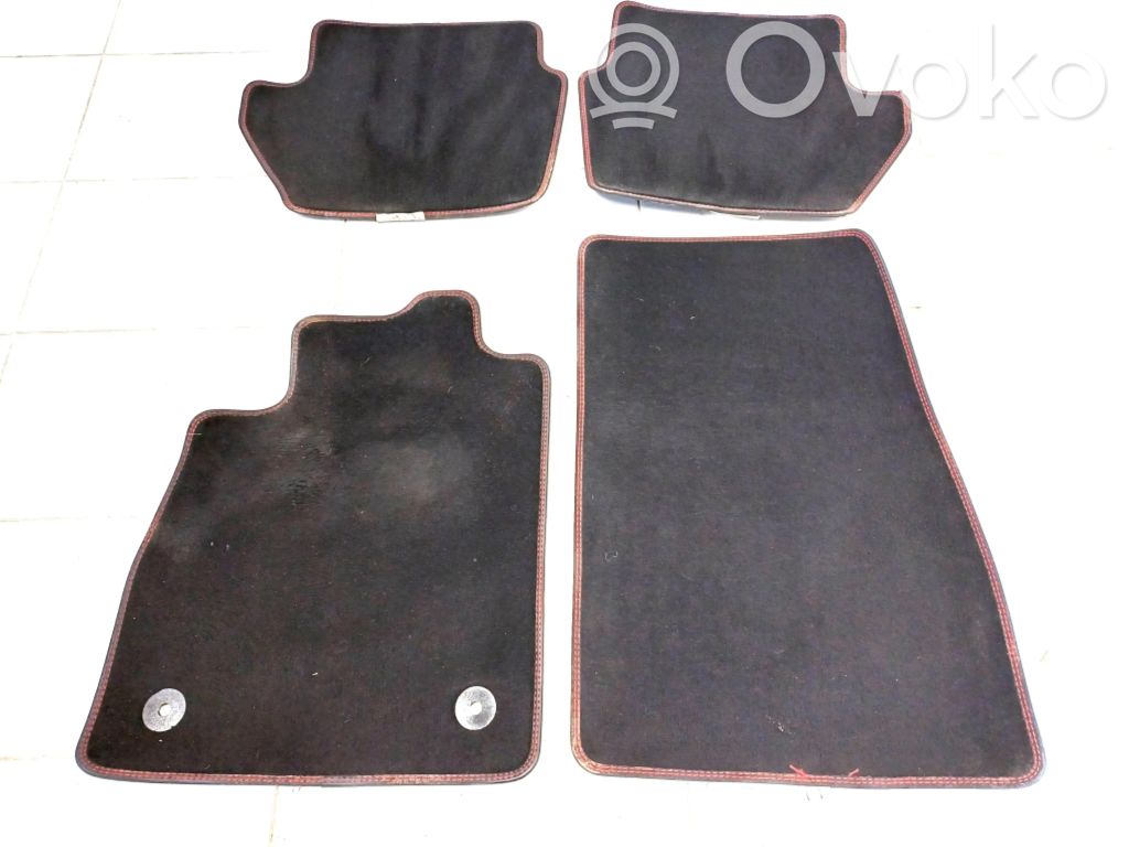 Juego de alfombras de coche