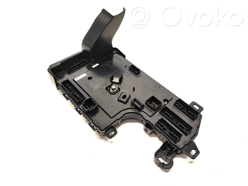 Tesla Model 3 Comfort/convenience module 