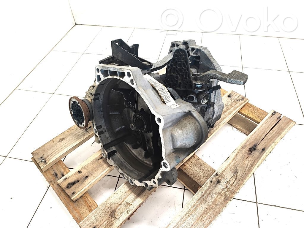 Volkswagen Touran III Cutie viteze manuală cu 6 trepte 