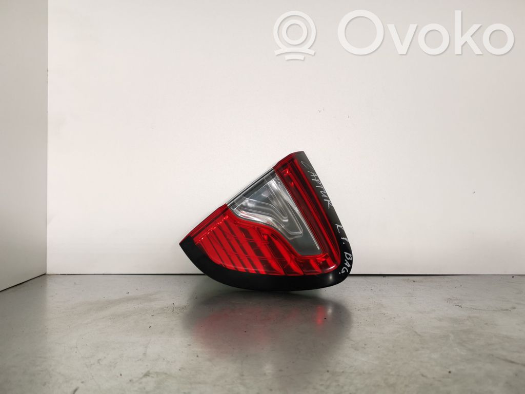 Renault Captur Tailgate rear/tail lights 
