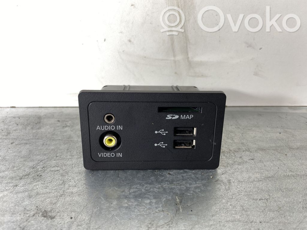Infiniti Q50 Priză USB 