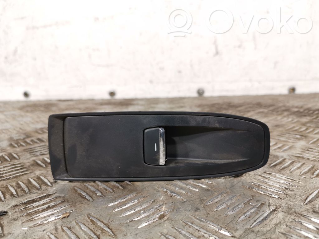 Subaru Forester SK Electric window control switch 
