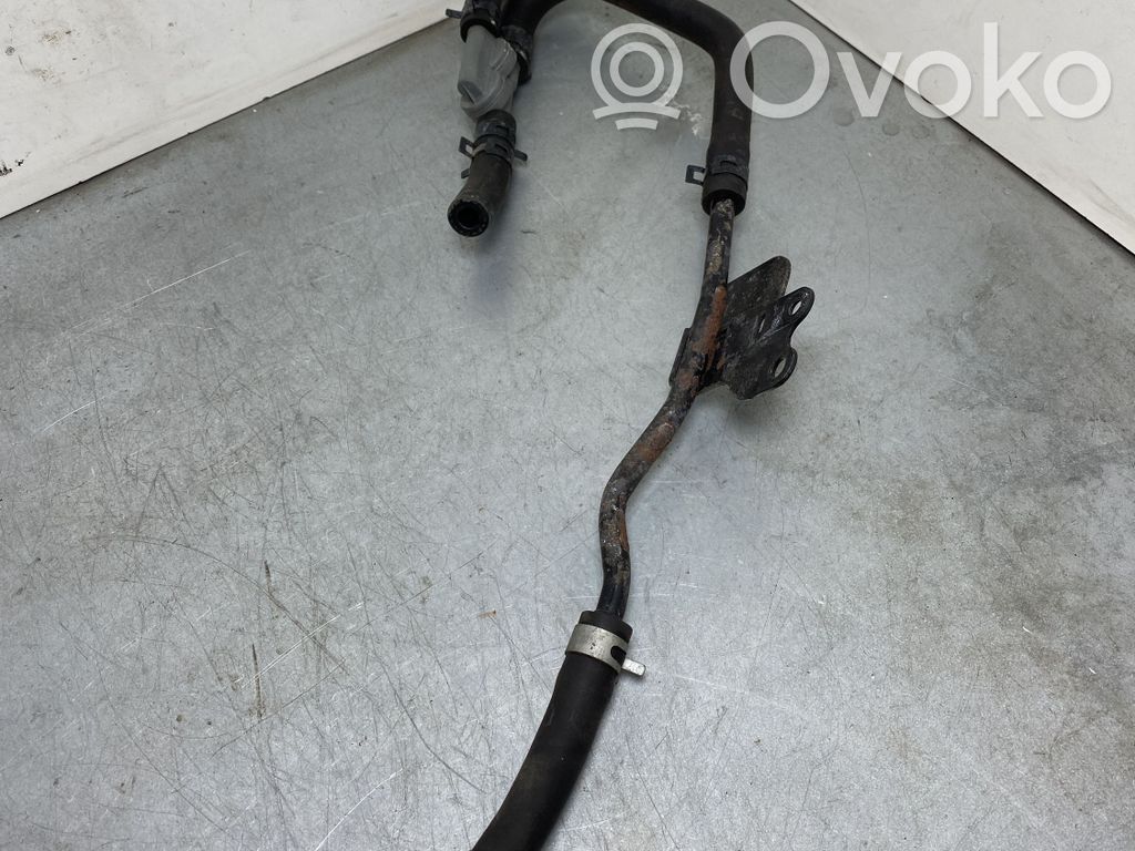 Engine coolant pipe/hose   0826
