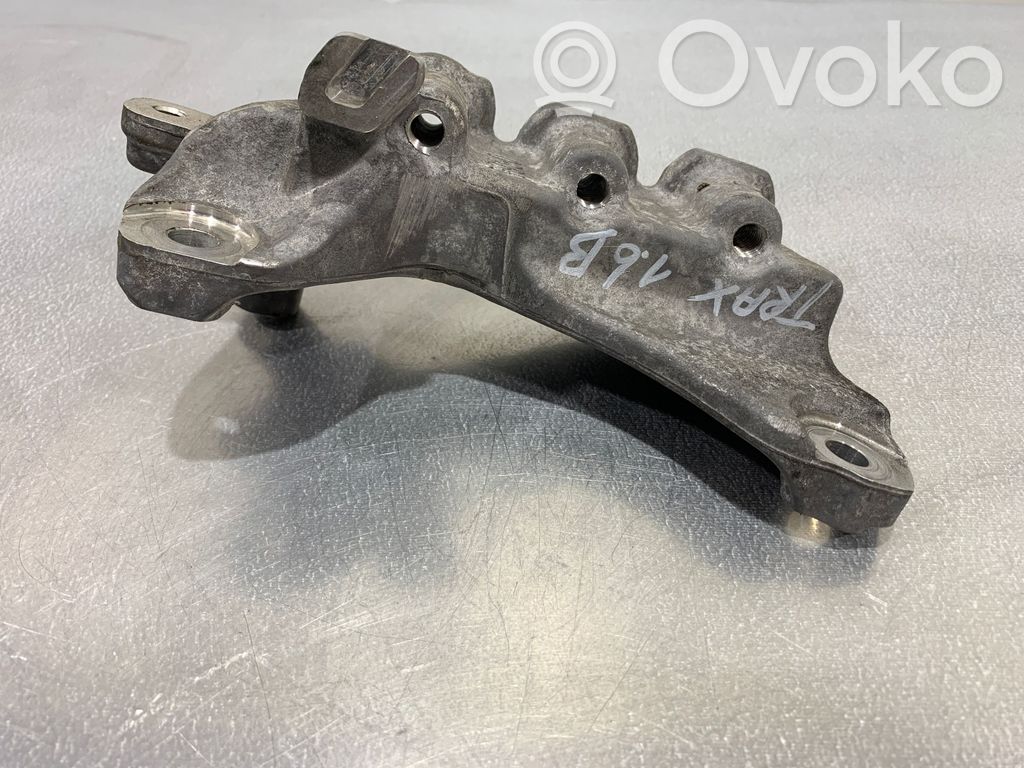 Chevrolet Trax Engine mounting bracket 