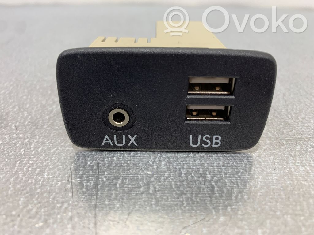Subaru Forester SJ Enchufe conector USB 