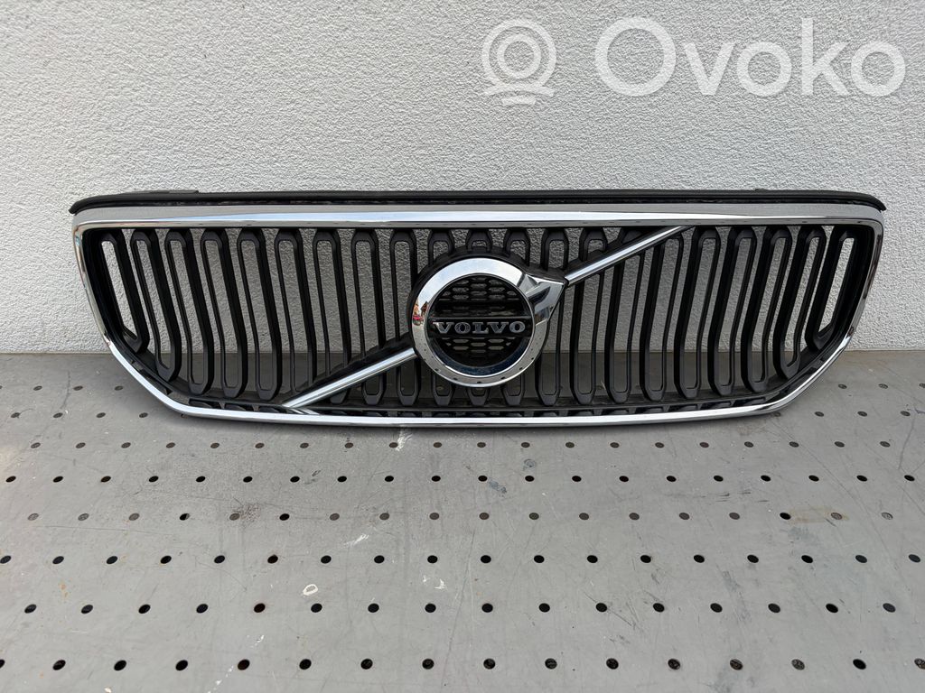 Volvo XC40 Maskownica / Grill / Atrapa górna chłodnicy 