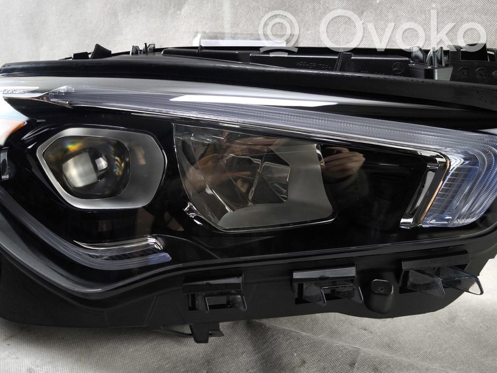 Mercedes-Benz CLA C118 X118 Lampa przednia 