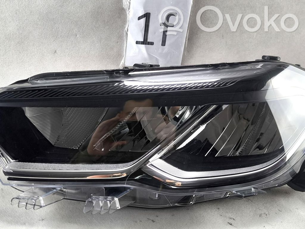 Volkswagen Polo VI Lampa przednia 