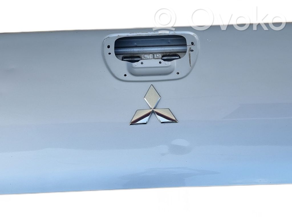 Mitsubishi L200 Puerta trasera de camión 