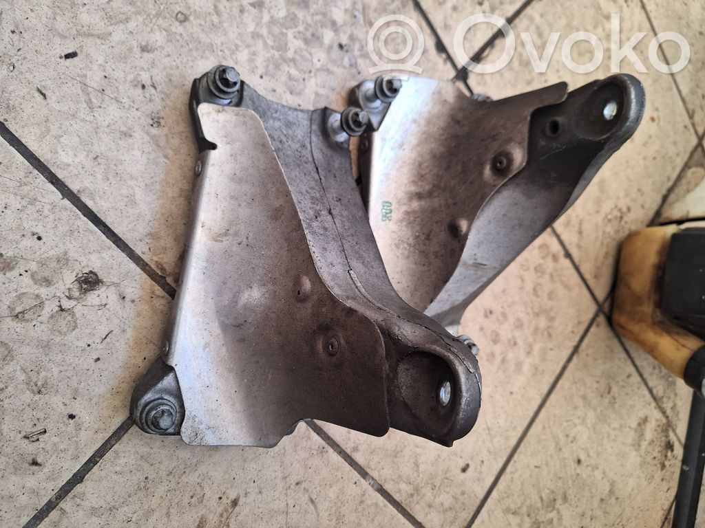 BMW M3 e92 Engine mounting bracket 