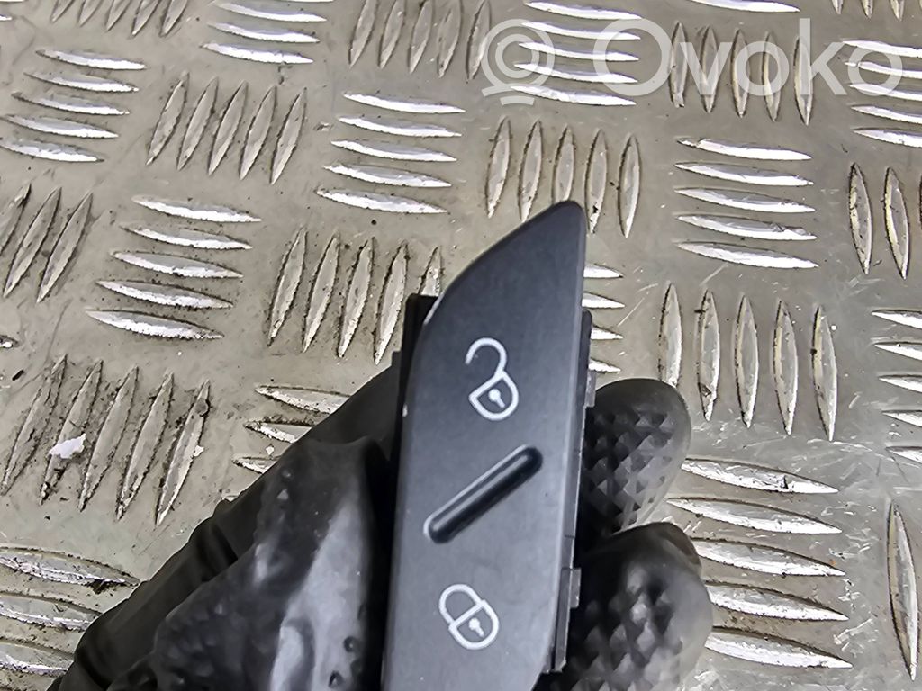 Volkswagen Golf VI Central locking switch button 