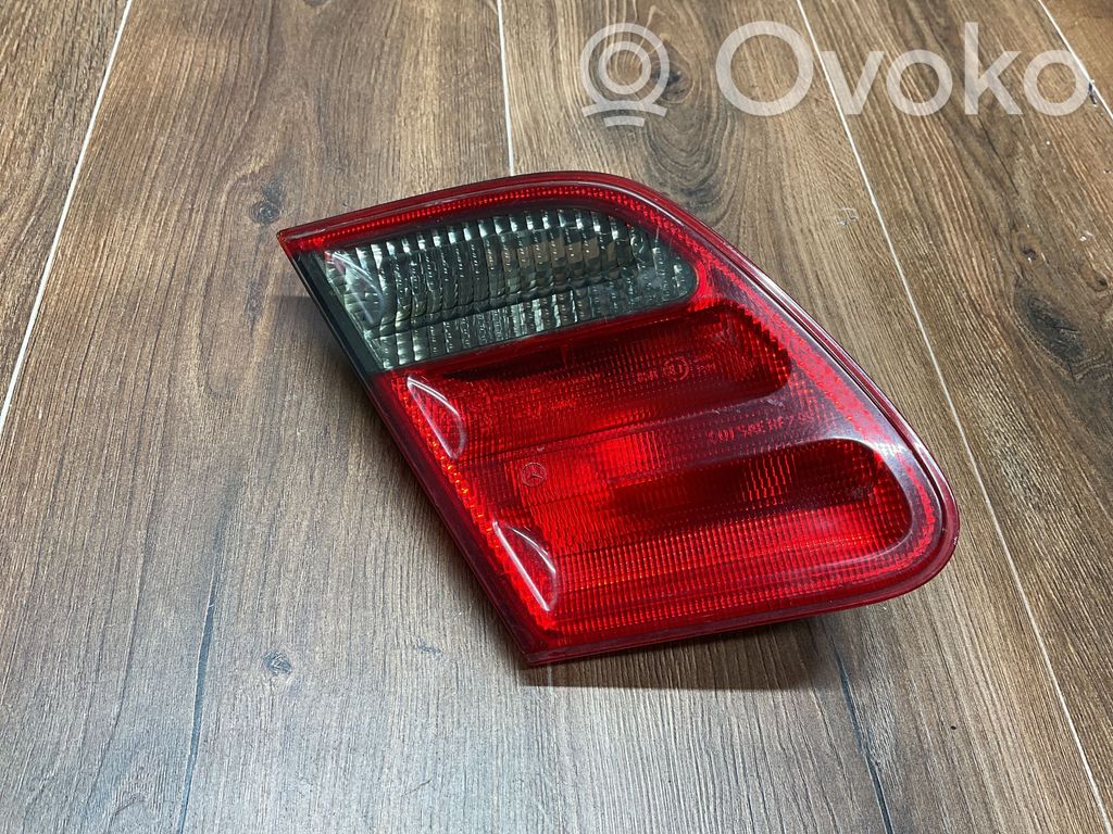 Mercedes-Benz E W210 Lampa tylna 