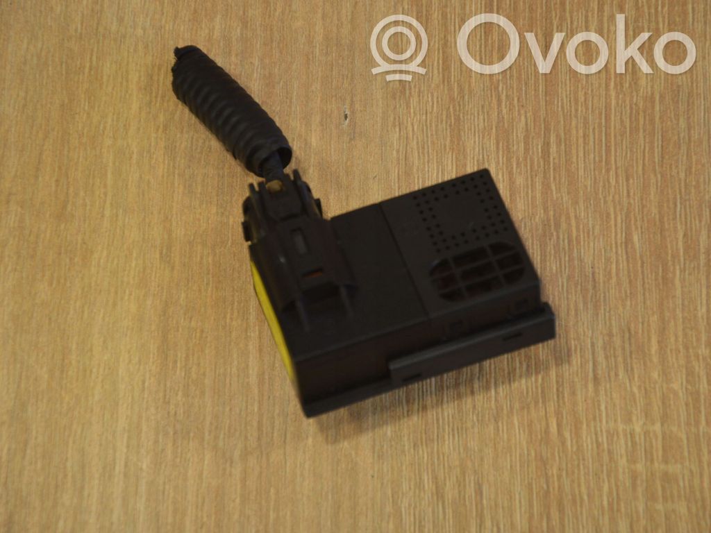 Interior temperature sensor   20963881