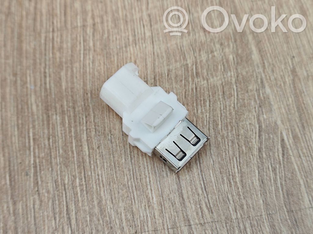BMW 8 G16 USB socket connector 