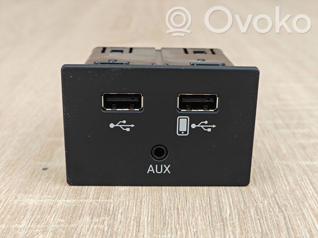 Audi A6 C7 Enchufe conector entrada auxiliar 