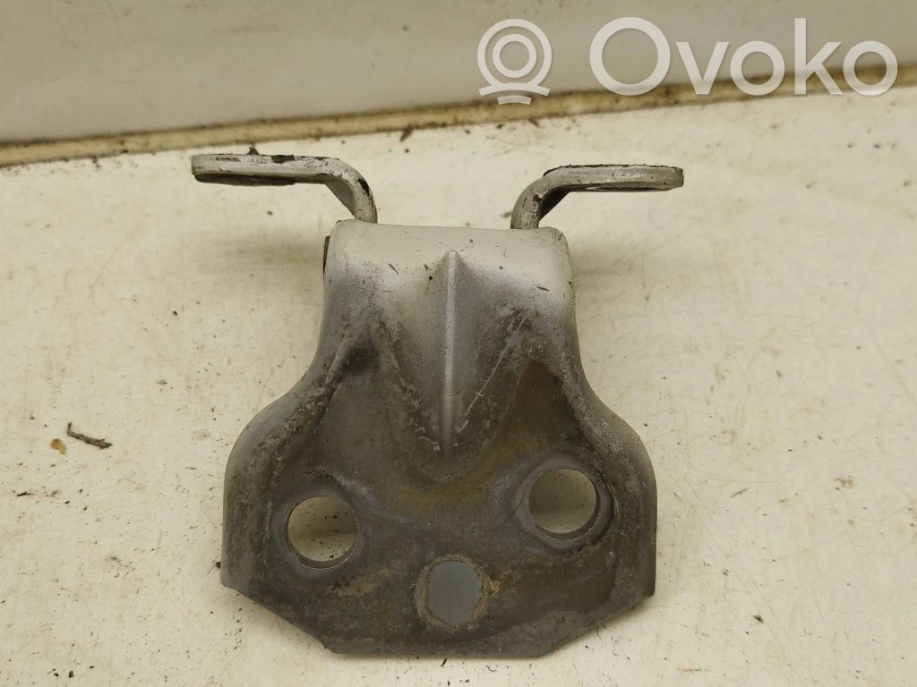 Subaru Impreza III Front door lower hinge 