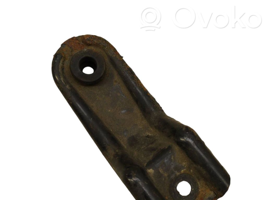 Radiator mount bracket