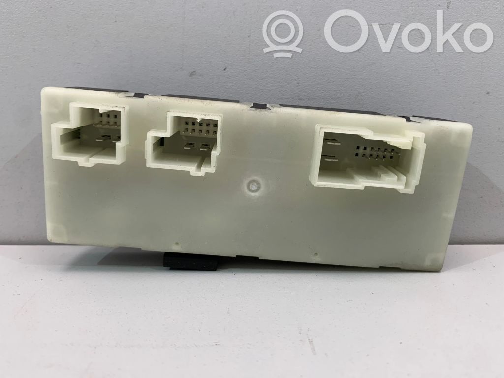 Tailgate/trunk control unit/module   2762358